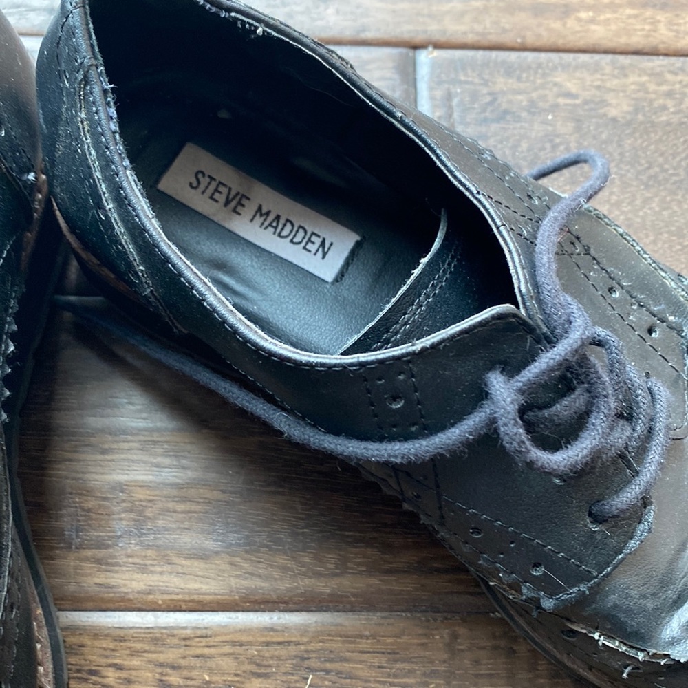 Steve Madden black lace up loafers